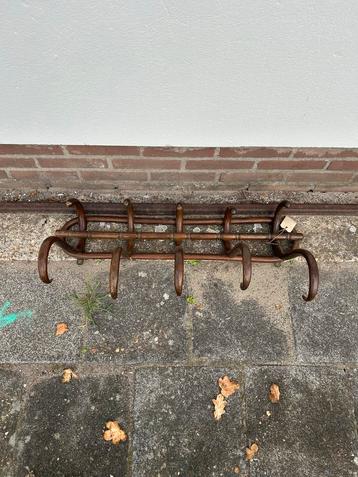 Thonet wand kapstok beschikbaar voor biedingen