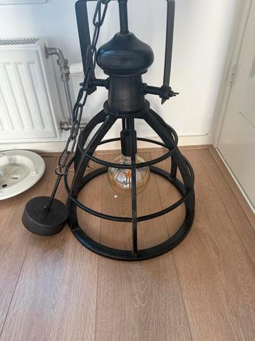 Industriele hanglamp beschikbaar voor biedingen
