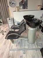 1 completen wasunit, zwarte wasbak en een werkwagen