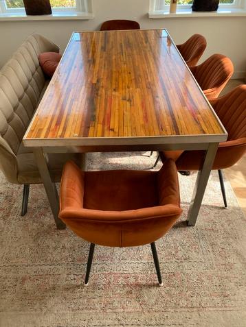 Prachtige eettafel! Voor 6-8 stoelen. beschikbaar voor biedingen