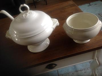 te koop diverse antieke soepterrines en schalen beschikbaar voor biedingen