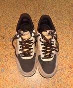 Nike Air Force 1, Bruin, Ophalen of Verzenden, Sneakers of Gympen, Zo goed als nieuw