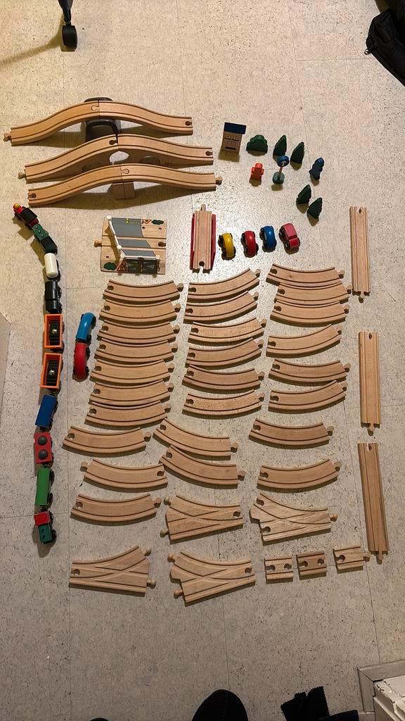 Mooie houten treinbaan, Kinderen en Baby's, Speelgoed | Houten speelgoed, Zo goed als nieuw, Ophalen of Verzenden