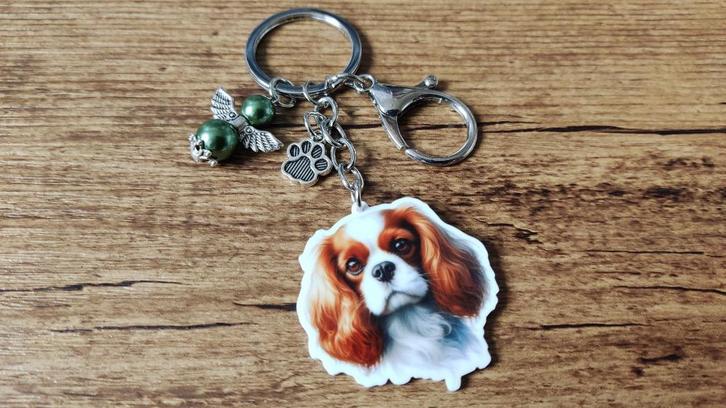 (Sleutel)hanger Cavalier king spaniël met beschermengeltje, Hobby en Vrije tijd, Kralen en Sieraden maken, Nieuw, Hanger, Verzenden