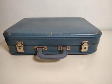 K462 VINTAGE stewardess koffer licht blauw beschikbaar voor biedingen