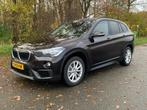 BMW X1 Sdrive18i 140pk Automaat High Executive, Auto's, BMW, Stof, Grijs, Particulier, 3 cilinders