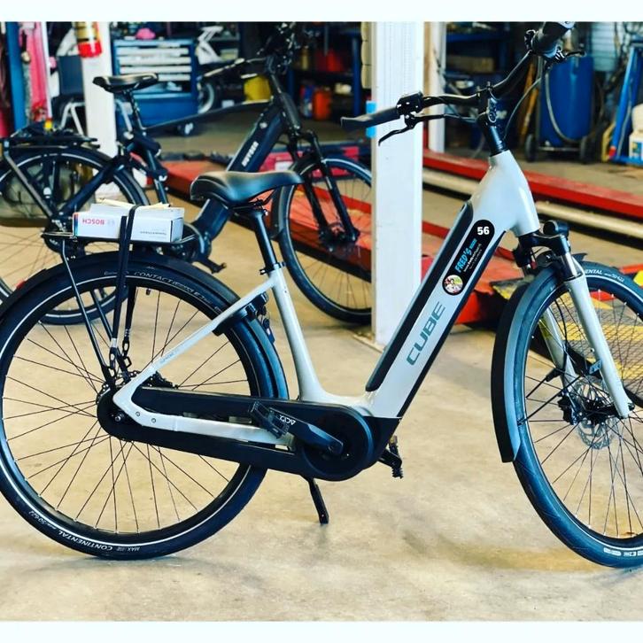 E-Bike Cube Supreme 2023, Fietsen en Brommers, Elektrische fietsen, Zo goed als nieuw, Cube, 47 tot 51 cm, 50 km per accu of meer