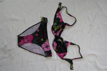 Mooie zwart-roze bikini.Mt M. beschikbaar voor biedingen
