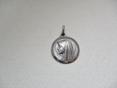 Zilverkleur vintage MARIA hangertje op achterkant Bernadette, Sieraden, Tassen en Uiterlijk, Kettinghangers, Zo goed als nieuw