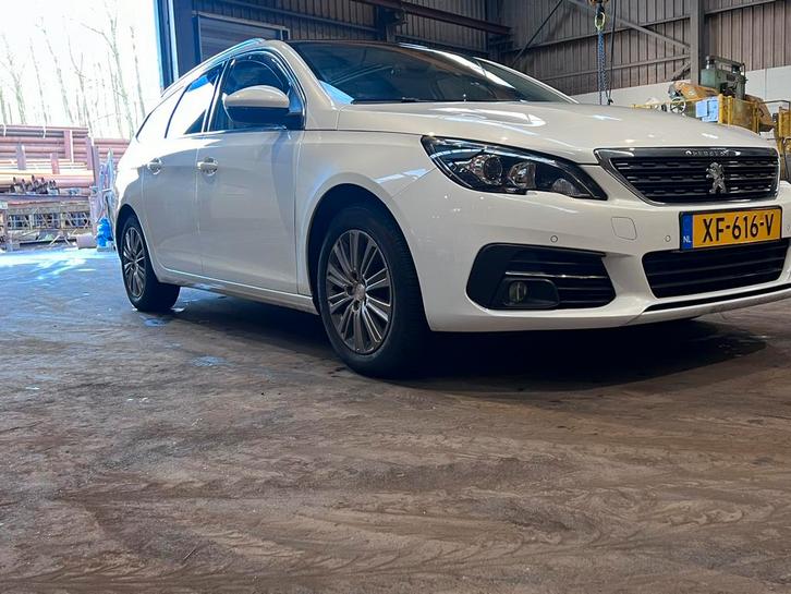 Peugeot 308 1.5 Bluehdi 130pk S&S Eat8 2019 Wit (vast prijs), Auto's, Peugeot, Particulier, ABS, Achteruitrijcamera, Adaptive Cruise Control