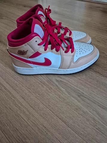 Nike Jordan maat 37.5 beschikbaar voor biedingen