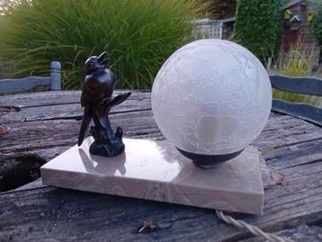 Mooie Franse antieke bronzen tafellamp op marmeren voet.  beschikbaar voor biedingen