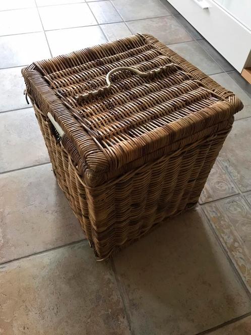 Luxe rieten mand 39x39x47cm = Rotan, Huis en Inrichting, Woonaccessoires | Schalen en Manden, Nieuw, Mand, Vierkant, Riet, Ophalen