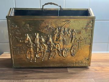 Engelse messing kranten / tijdschriftenbak beschikbaar voor biedingen