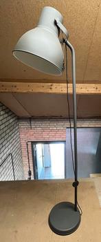 Grijze lamp Hektar Ikea, Huis en Inrichting, Lampen | Vloerlampen, Ophalen, Zo goed als nieuw, Metaal, 150 tot 200 cm