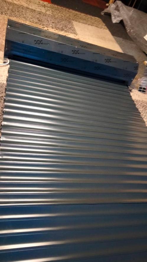 2 nieuwe rolluiken ., Doe-het-zelf en Verbouw, Rolluiken, Nieuw, 100 tot 150 cm, Minder dan 100 cm, Grijs, Elektrische bediening