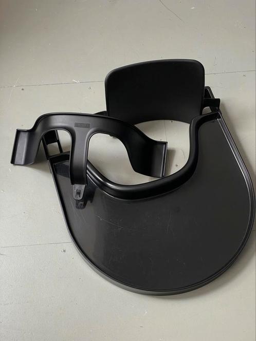 Stokke Tripp Trapp zitje en Playtray, zwart, Kinderen en Baby's, Kinderstoelen, Zo goed als nieuw, Meegroeistoel, Afneembaar eetblad