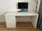 Selling MALM IKEA desk, Huis en Inrichting, Bureaus, Zo goed als nieuw, Ophalen, Bureau