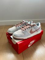 Nike Dunk Low Fossil Rose 42 NIEUW, Ophalen of Verzenden, Nieuw, Overige kleuren