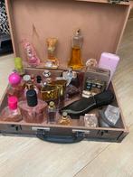 Parfum verzameling met koffer , 30€ , oogschaduw verzameling, Ophalen of Verzenden, Zo goed als nieuw, Miniatuur