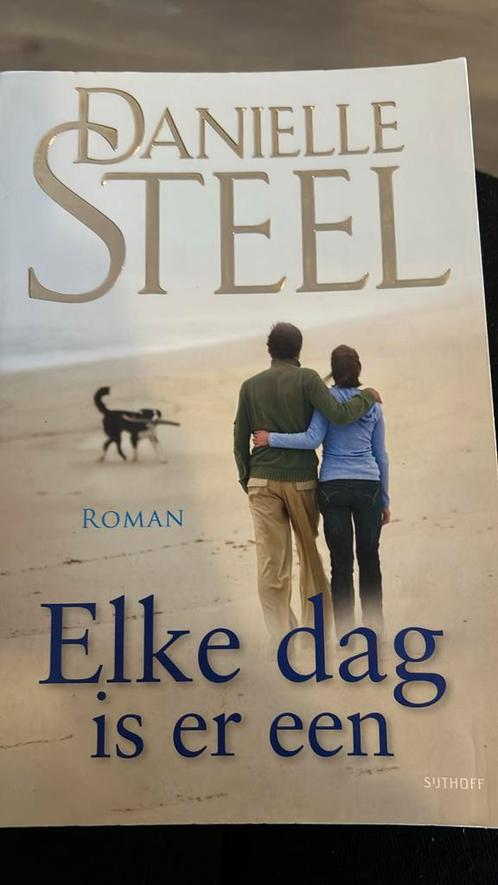 Danielle Steel - Elke dag is er een, Boeken, Romans, Zo goed als nieuw, Nederland, Ophalen of Verzenden