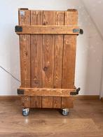 Toffe stoere industriële houten kist/kast met wieltjes, Met deur(en), Minder dan 150 cm, 100 tot 150 cm, 50 tot 75 cm