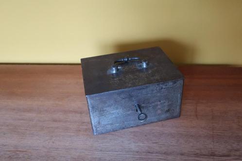 Stalen geldkist Beaumont, Antiek en Kunst, Curiosa en Brocante, Ophalen of Verzenden