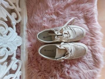 Dames maat 39  40  sneakers schoenen   beschikbaar voor biedingen