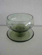 Groene glazen ijscoupe met voet en omgeslagen rand, Antiek en Kunst, Ophalen