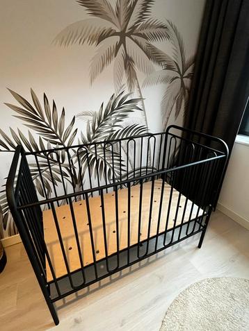 Mooie Zwarte metalen ledikant incl matras! beschikbaar voor biedingen