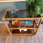 Lucky Vintage rek/Tafel met Rookglas en Wieltjes, Ophalen, Met plank(en), Glas, .