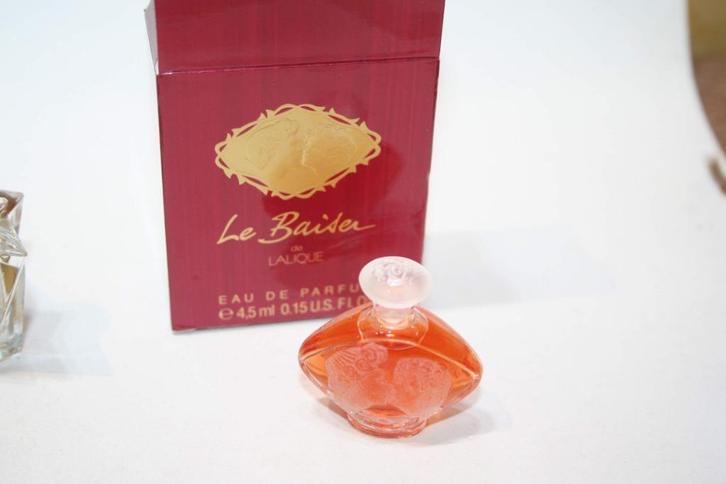 Parfum mini Lalique Le Baiser EdP 4,5 ml Nieuw & OVP, Verzamelen, Parfumverzamelingen, Nieuw, Miniatuur, Gevuld, Verzenden