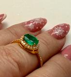 Gouden ring met smaragd en diamanten, Ophalen, 18 tot 19, Nieuw, Met edelsteen
