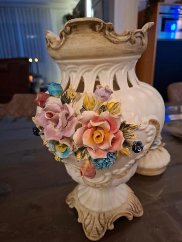 Vintage Aardewerk Vaas met Bloemen merk Capodimonte  beschikbaar voor biedingen