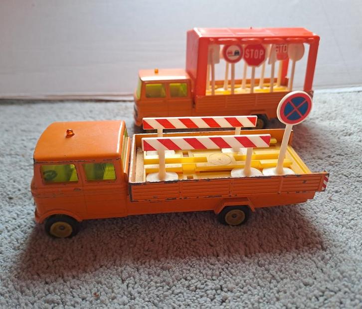 Vintage Mercedes Benz LP 608 en Vrachtwagens - Set van 2, Kinderen en Baby's, Speelgoed | Racebanen, Gebruikt, Onderdelen, Handmatig