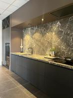 Eiken fineer smoke keuken met marmeren werkblad showmodel, Verzenden, Zwart, Enkelwandige keuken, Greeploos