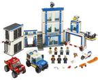 LEGO City 60246 PolitieBureau met Gevangenis 743 delig, Nieuw, Complete set, Ophalen of Verzenden, Lego