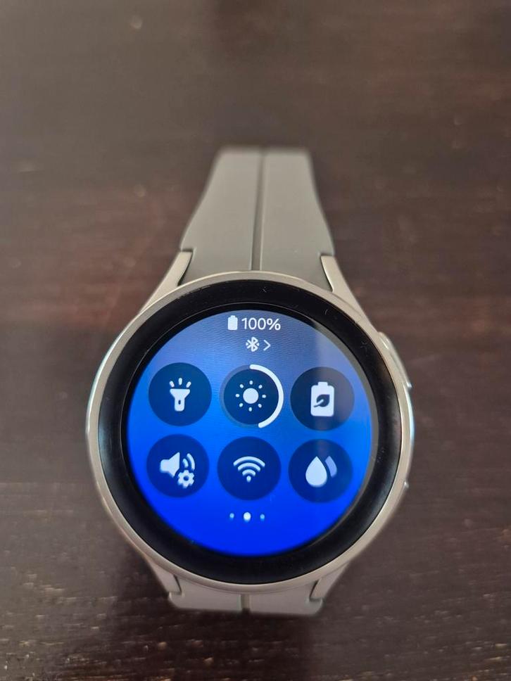 Samsung Galaxy Watch 5 PRO Grijs Niet gebruikt, Sieraden, Tassen en Uiterlijk, Smartwatches, Zo goed als nieuw, Android, Grijs
