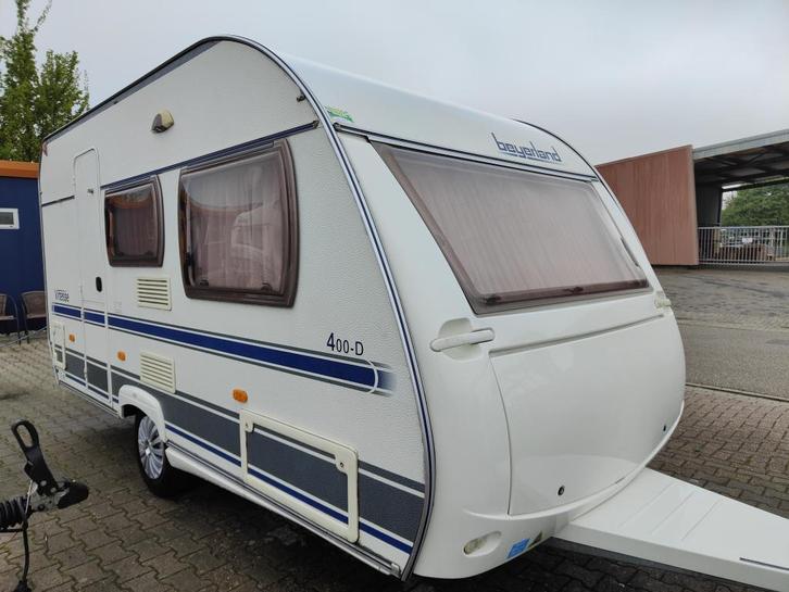 Beyerland 400D dwarsbed en zithoek, Caravans en Kamperen, Caravans, Bedrijf, tot en met 4, 750 - 1000 kg, Treinzit, Beyerland