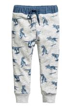 H&M grijs blauwe joggers sportbroek broek Dinos maat 134, Broek, H&M, Nieuw, Ophalen of Verzenden