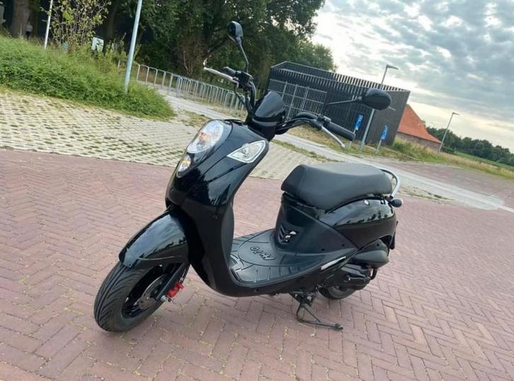 Sym Mio Snorscooter *Weinig Km*Top staat*, Fietsen en Brommers, Scooters | SYM, Zo goed als nieuw, Mio, Benzine, Ophalen