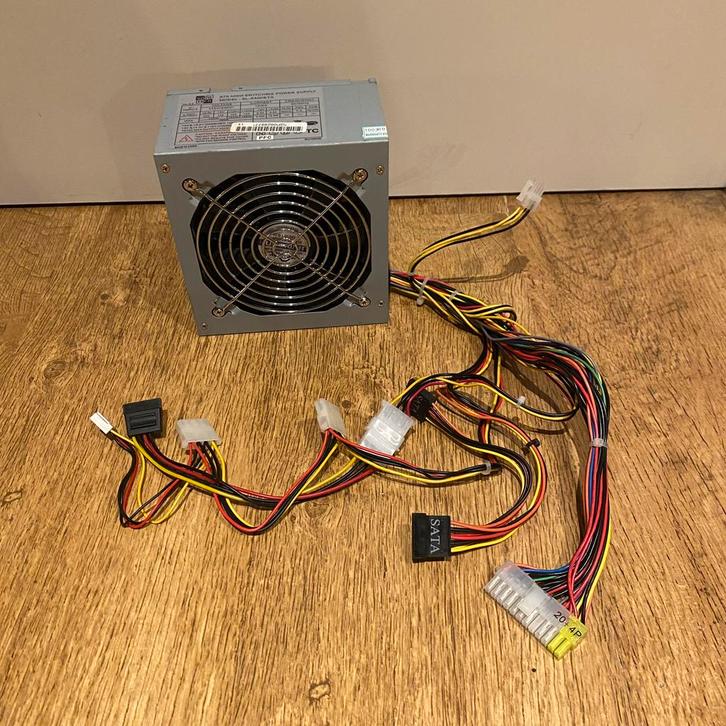 Soly Tech 400 watt Desktop voeding, Computers en Software, Interne voedingen, Gebruikt, Ophalen of Verzenden