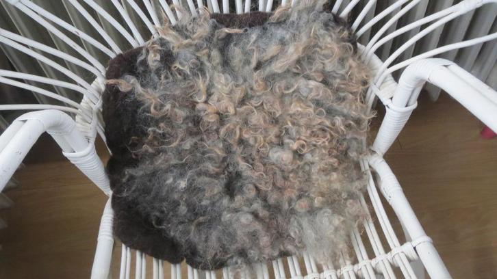 gevilte wol, vachtvilt, Gotland schaap, "kussen" 40x40cm, Hobby en Vrije tijd, Vilt, Nieuw, Gebruiksvoorwerp, Wolvilt, Verzenden