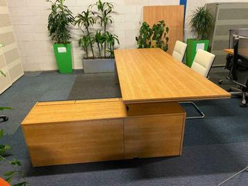 7 x Directiebureau Ahrend (slinger), bamboe, 270 x 110 cm. - afbeelding 4