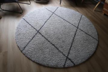 Rond kleed Leen Bakker beschikbaar voor biedingen