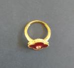 Goudkleurige Ring Rode Bloem, IJzer of Staal, Nieuw, Ophalen of Verzenden, Kleiner dan 17