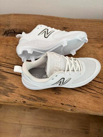 New balance fastiptch softball cleats/spikes Nieuw!! beschikbaar voor biedingen