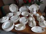 Eet + Koffieservies van P Regout serie GUIRLANDE goudstreep, Antiek en Kunst, Antiek | Servies compleet, Ophalen