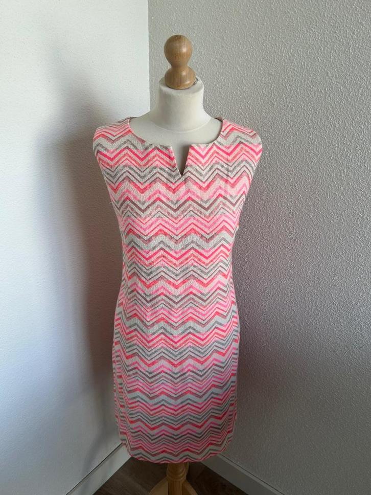 Avalanche maat 5 44 roze jurk zigzag 2030, Kleding | Dames, Jurken, Zo goed als nieuw, Maat 42/44 (L), Roze, Knielengte, Ophalen of Verzenden