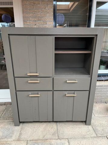 Houten kast met lades en deuren gratis af te halen. beschikbaar voor biedingen